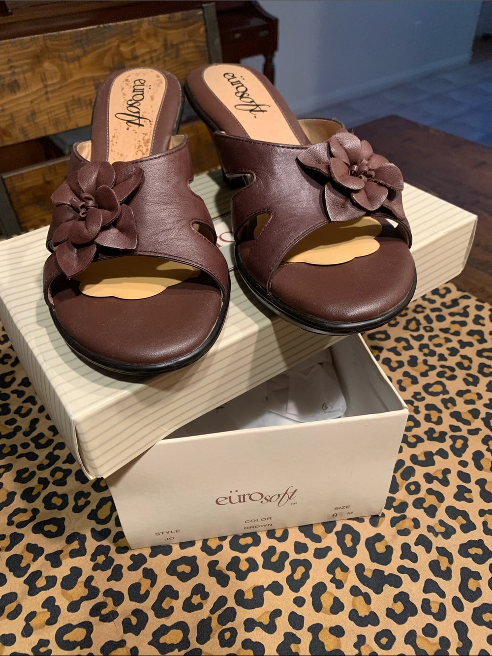 Euro Soft Brown Leather Flower Slide Sandals Size 9